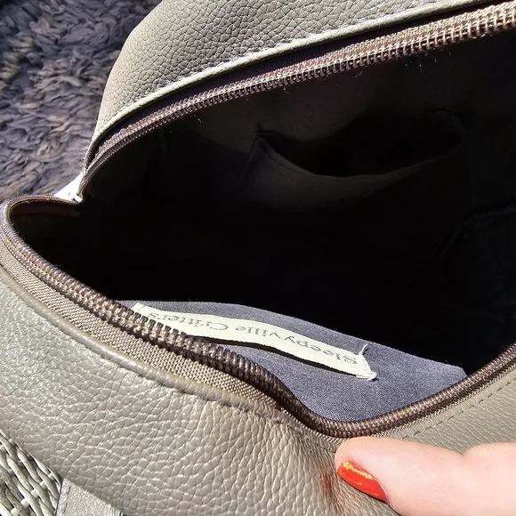 Adorable Otter Kids Backpack - Brown and Yellow - Picture 8 of 11